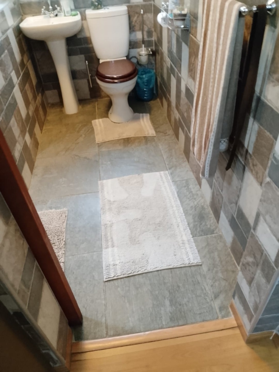 5 Bedroom Property for Sale in Lourenspark North West